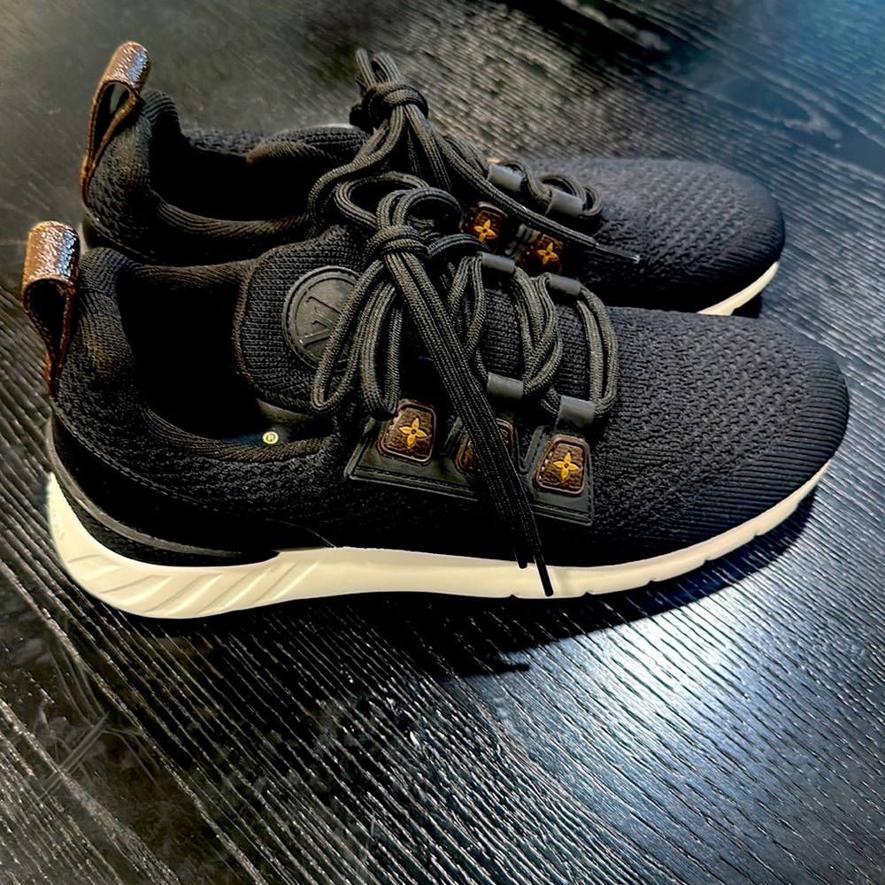 Rarely worn Luis Vuitton Women’s Aftergame Sneaker! In good condition, no rips.